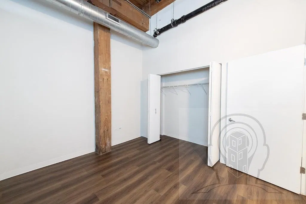 2 bed, 1.0 bath, 1100 sqft, $2,600 — Photo 2