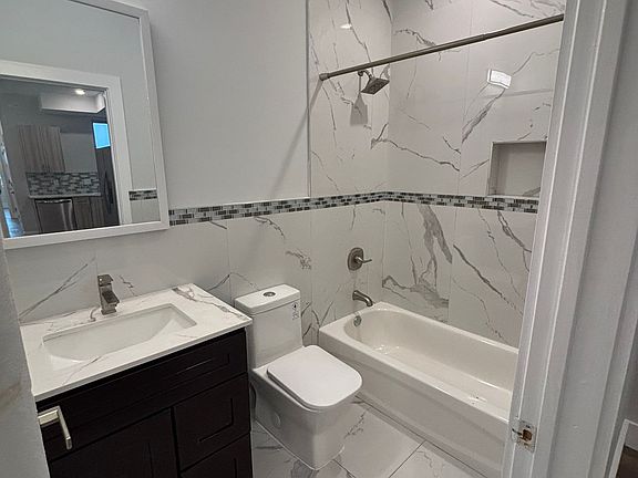 4th image of 2443 N Marshall St #C3