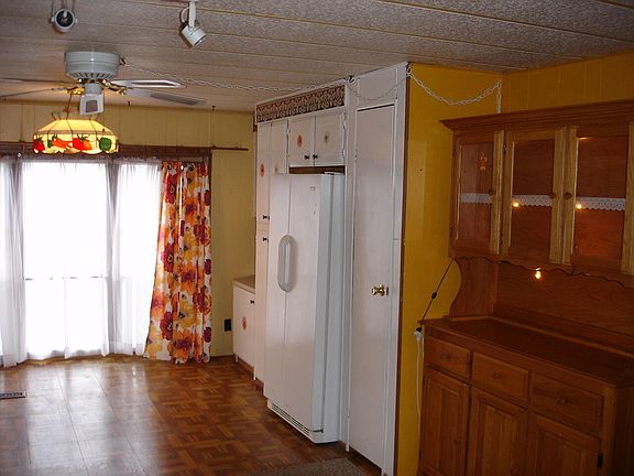3rd image of 124 Buckingham Drive