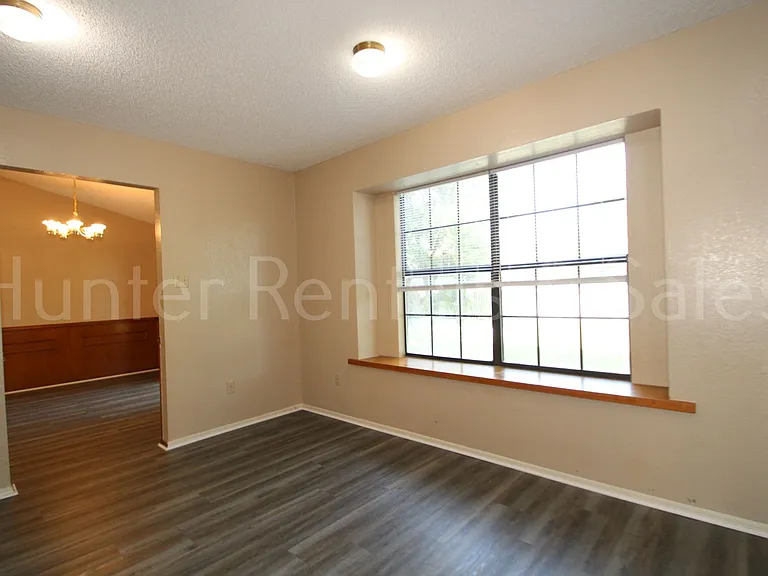 1905 Meadowbrook Dr — Photo 10