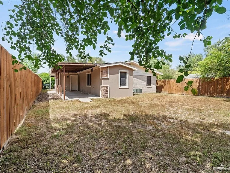1014 E Peter St — Photo 18