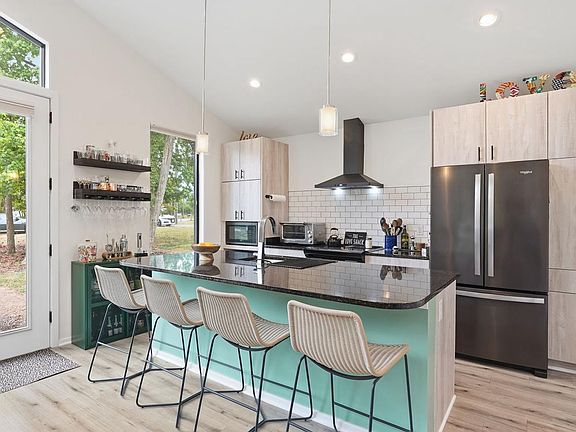 4th image of 326 Haulover Cir