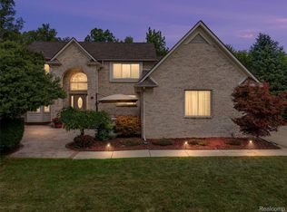 37570 Dale Dr, New Boston, MI 48164