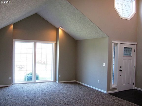 3rd image of 15703 NE 6th Cir