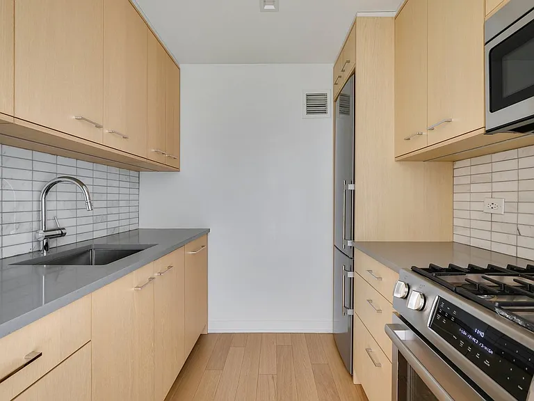 1 Columbus Pl #N7C — Photo 9