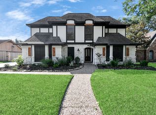 2709 Pinehill Dr S, Pearland, TX 77581