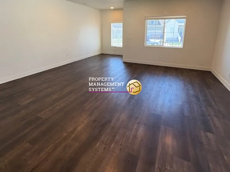 1909 E Magnolia Cir — Photo 5