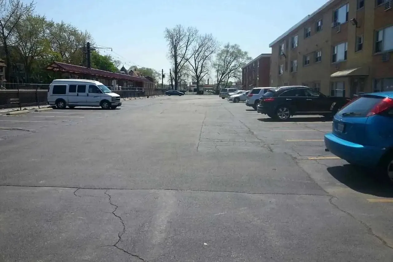 8202 S Commercial Ave — Photo 3