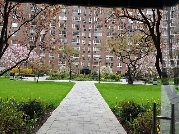 5th image of 30 W 60th St APT 3W
