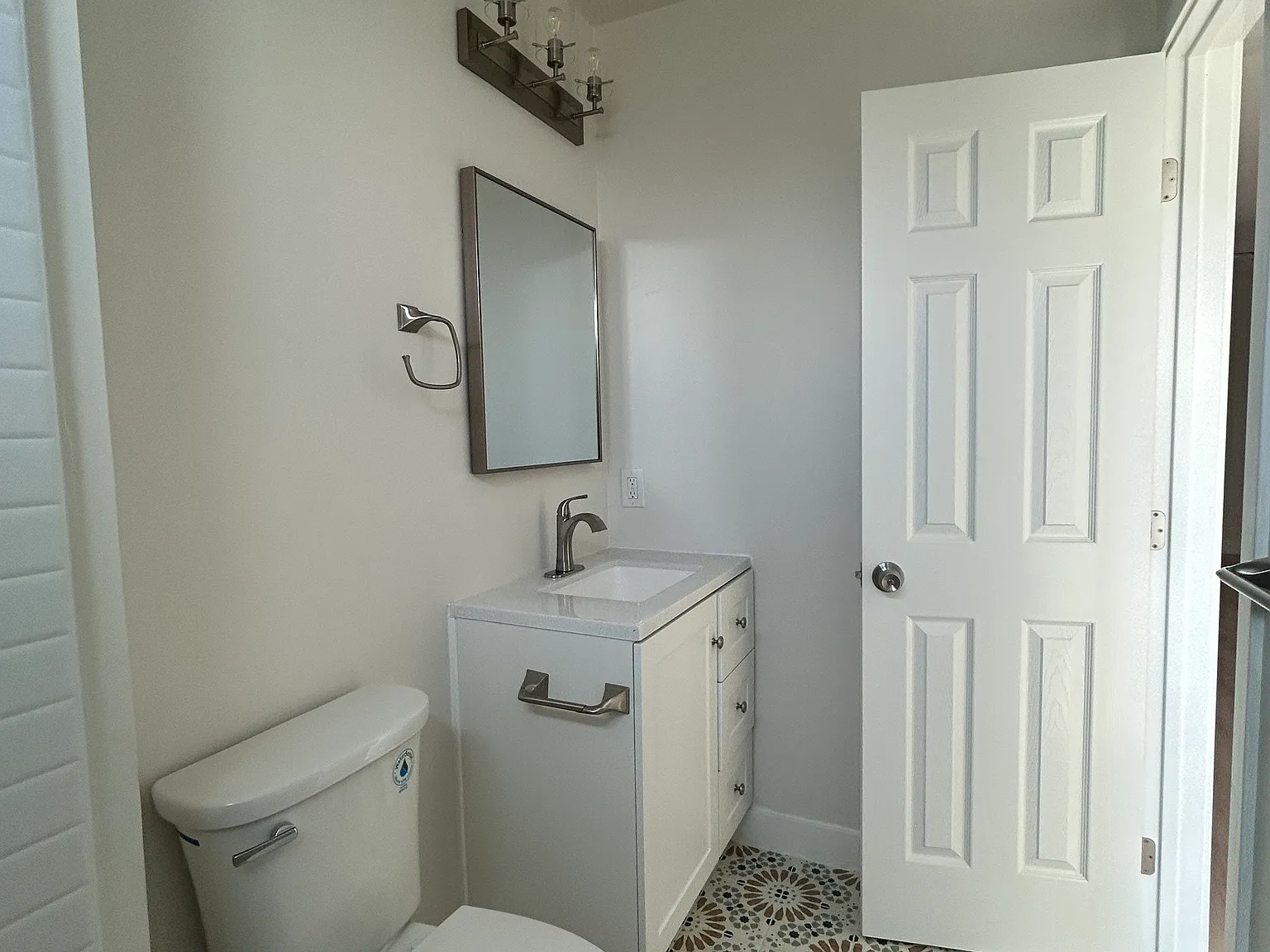 1 bed, 900 sqft, $1,875 — Photo 2
