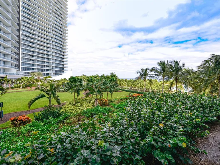 10275 Collins Ave #307 — Photo 9