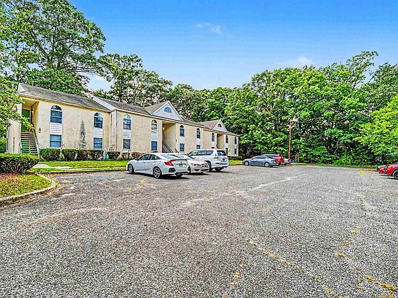 3rd image of 11 W Pleasant Ave #11