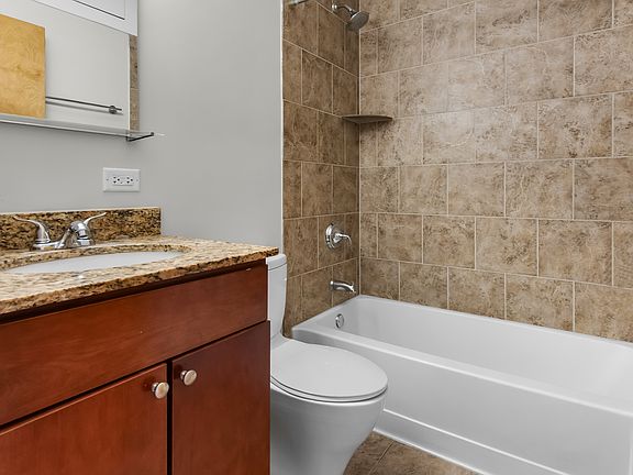 5th image of 1624 W Fullerton Ave #3