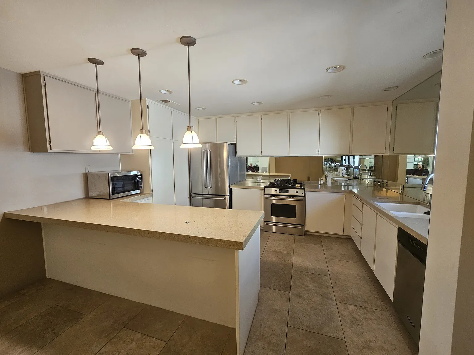 3 bed, 2349 sqft, $3,500 — Photo 3