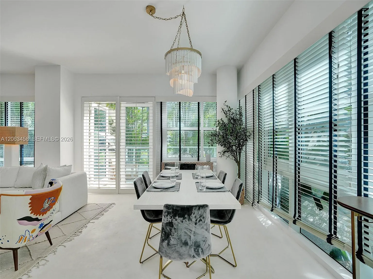 Spear At Aqua Condo — Photo 2