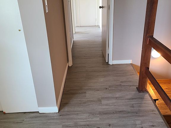 Foyer hallway to bedrooms