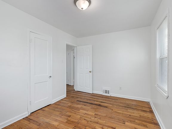 5th image of 11417 McKinney St