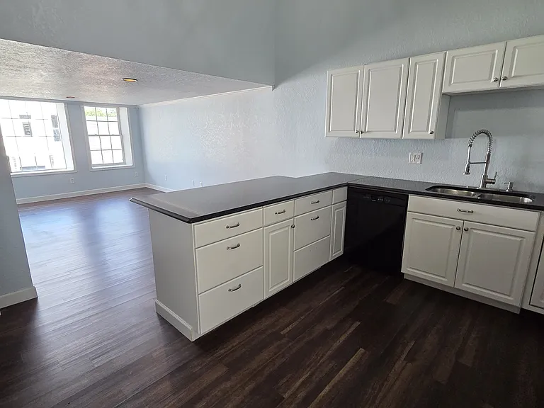 106 E Morse St — Photo 7