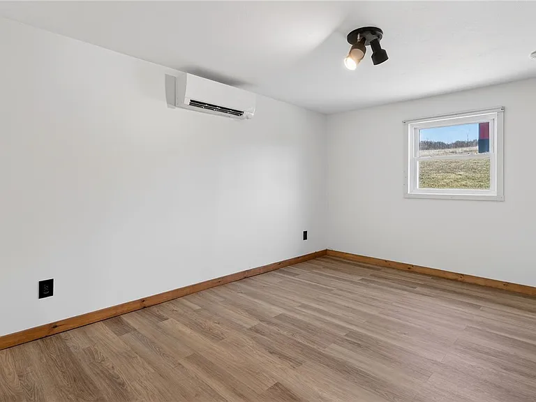 999 Salmon Creek Rd — Photo 16