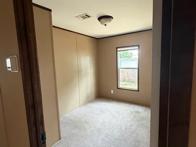 106 Kenwood Ave — Photo 5