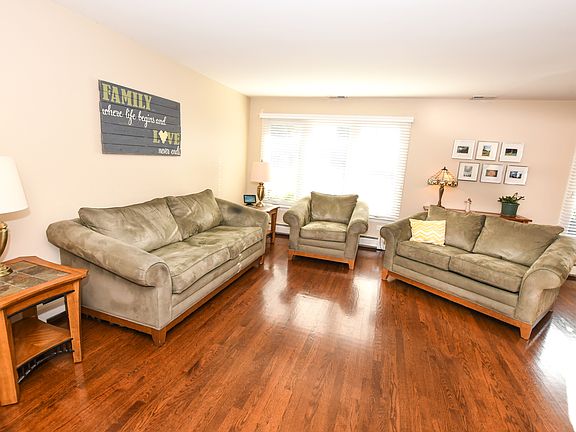 5th image of 10832 Lacrosse Ave