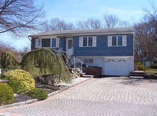 30 Walnut Ave, Farmingville, NY 11738