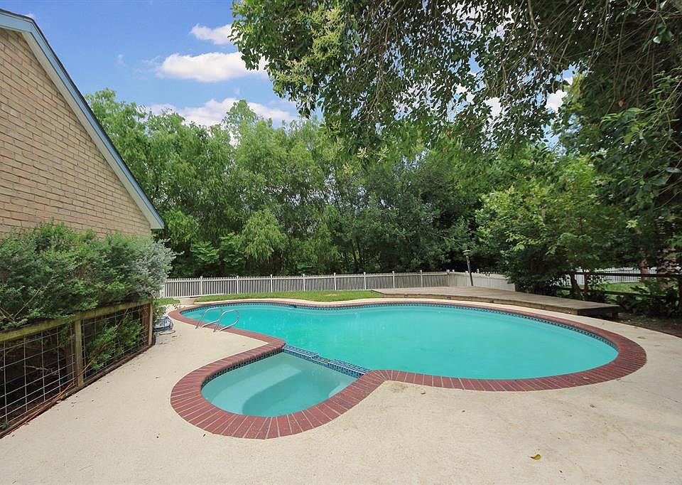1st image of 7814 Antoine Dr