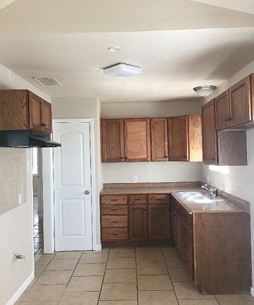 5th image of 903 W 36th St