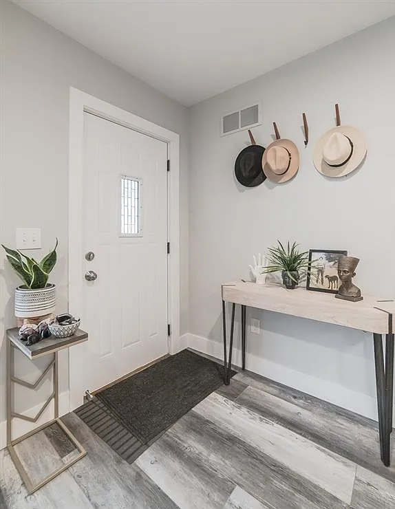 2 bed, 800 sqft, $1,950 — Photo 3