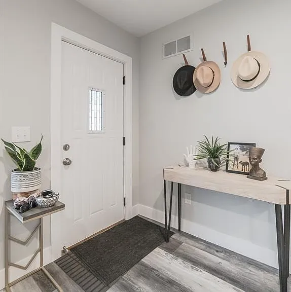 510 E Oakridge St — Photo 3