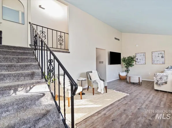 716 NW 8th St, Meridian, ID 83642