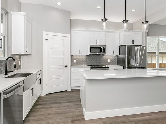 5th image of 710 Cirrus Ln