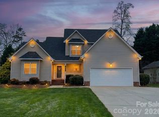 208 Deerfield Dr, Mount Holly, NC 28120