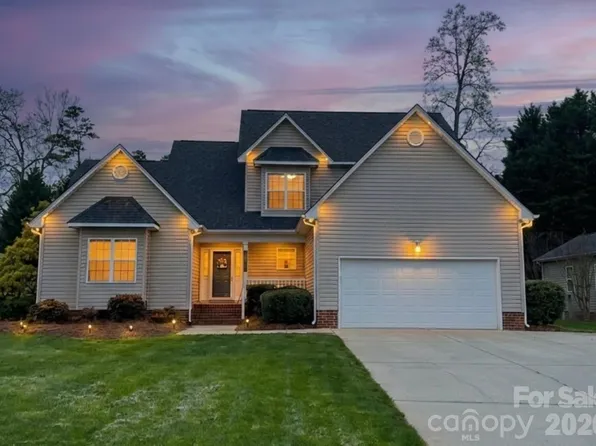 208 Deerfield Dr, Mount Holly, NC 28120