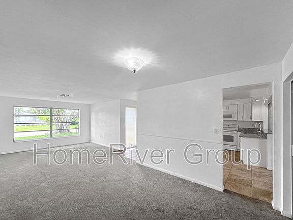 3rd image of 1433 Covington Cir W