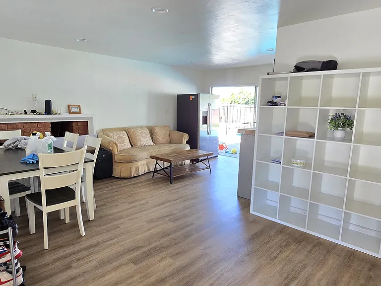245 W Broadbent Dr — Photo 3