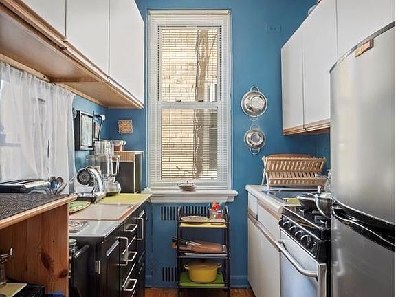 5th image of 310 W 55th St APT 6K