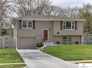 4616 Parkview Dr, Omaha, NE 68134