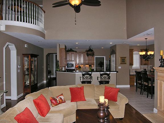 3rd image of 8408 Baywood Dr