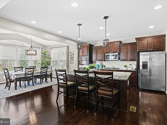 3rd image of 316 Daleview Dr