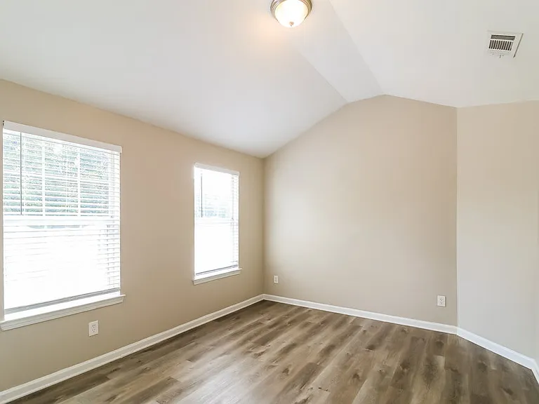 2436 Cornell Cir — Photo 14