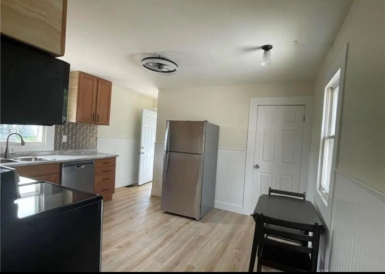 2 bed, 900 sqft, $1,100 — Photo 3
