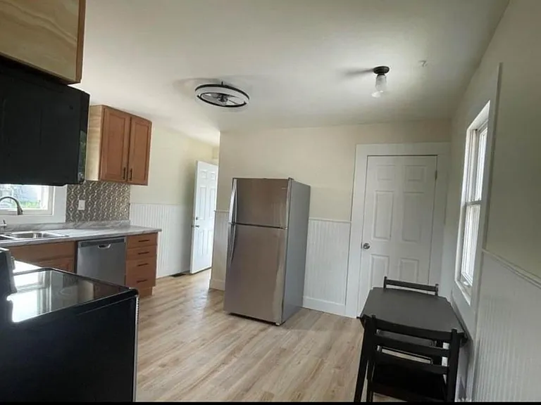 101 N Irwin St — Photo 3