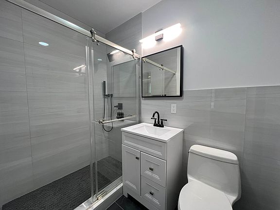 5th image of 367 Van Brunt St #1