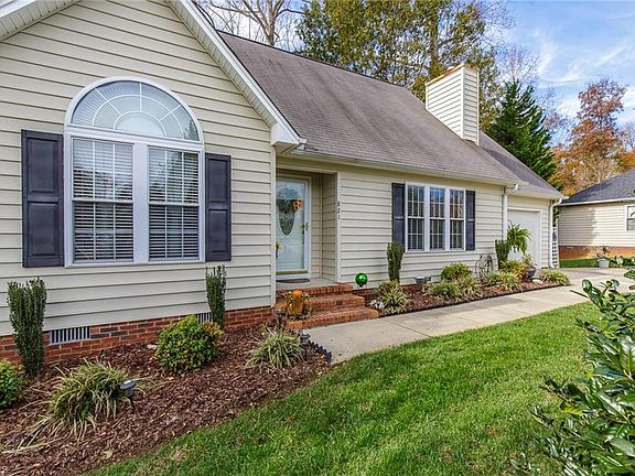 2nd image of 821 Annistons Ct