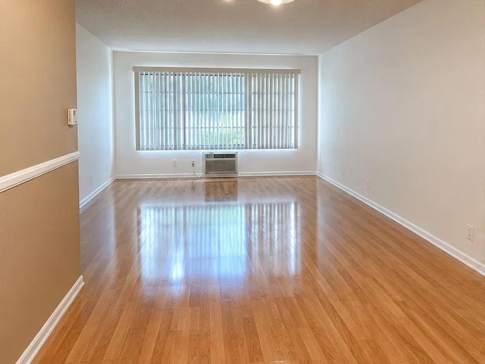 6064 Whitsett Ave #305