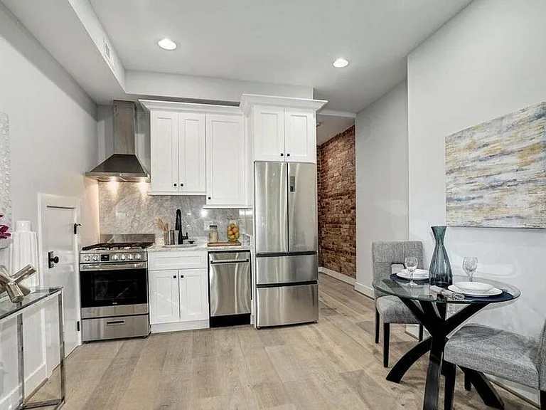 329 K St NE #1 — Photo 16