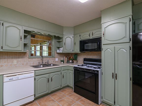 5th image of 802 Caddo Lease Rd