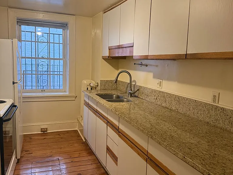 100 E Church St #7 — Photo 4