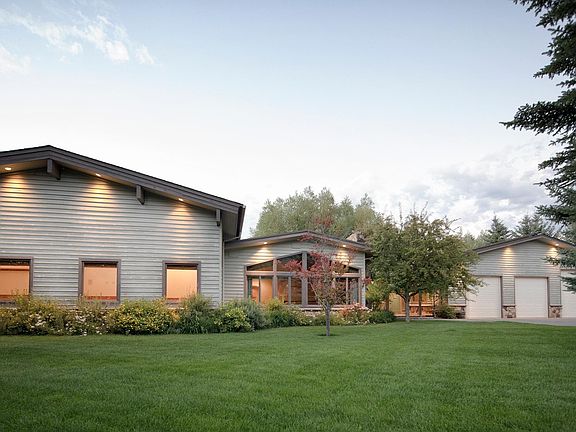 3rd image of 325 Teton Ave